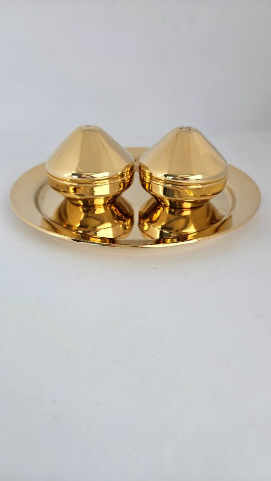 Vintage salt and pepper shakers on a tray, S, Altecco