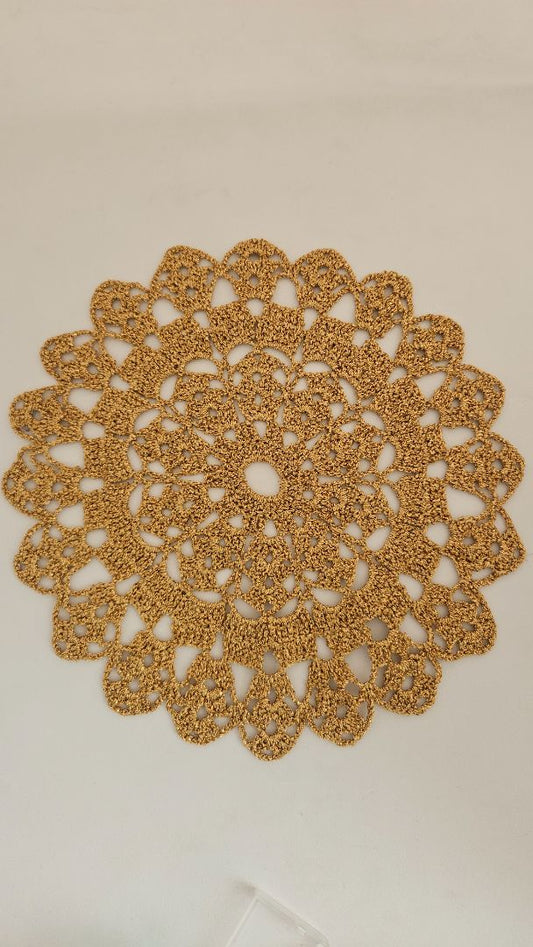 Golden crochet table cloth (22 cm), 22 cm