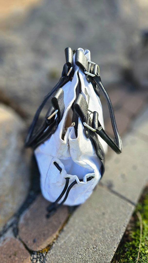 White bag, Friis Company