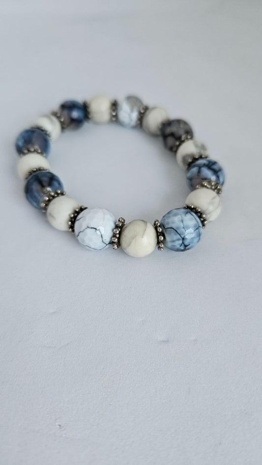 Bracelet with blue and white balls