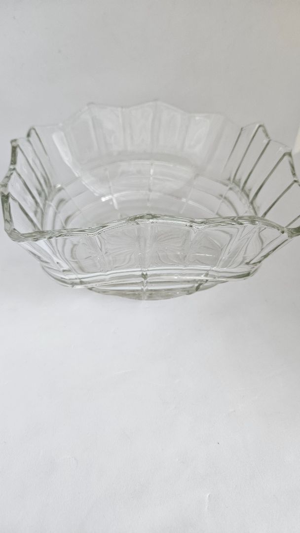 Stór vintage ferköntuð skál (19 cm)