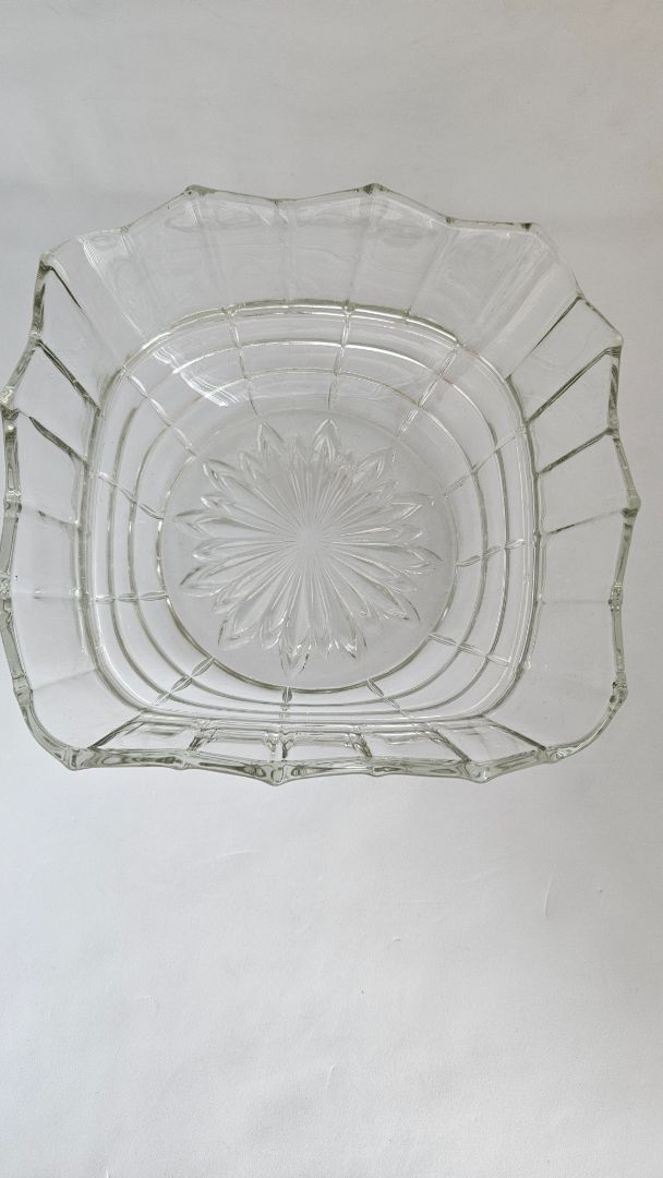 Stór vintage ferköntuð skál (19 cm)