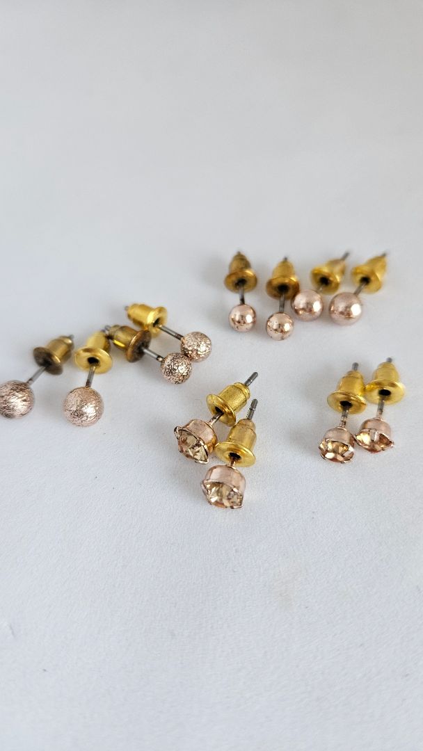 6 pairs of earrings, F&amp;F
