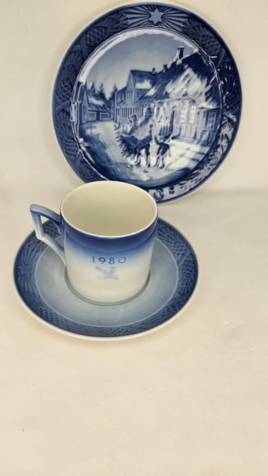 Cup &amp; saucer 1980 (collector's item), Royal Copenhagen