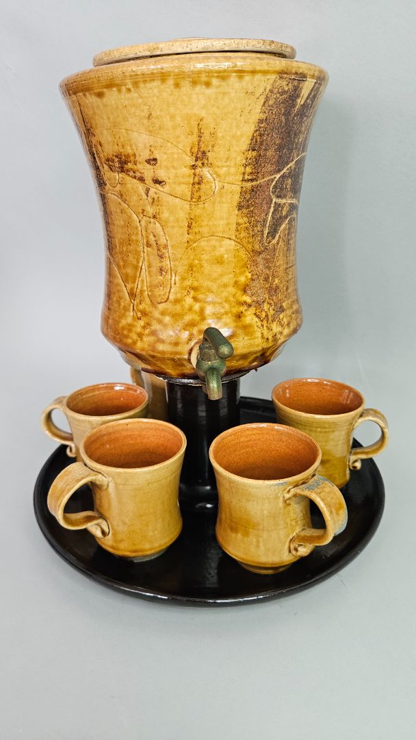 Jug with screw-on spout and 5 cups (Vintage 1975), Mrs. Hedi Guðmundsdóttir