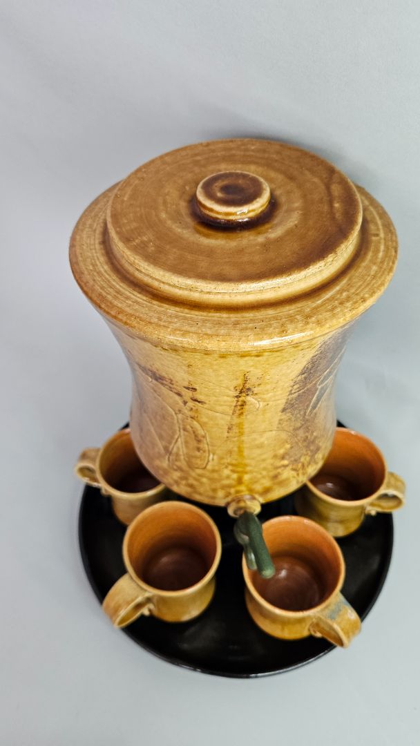 Jug with screw-on spout and 5 cups (Vintage 1975), Mrs. Hedi Guðmundsdóttir