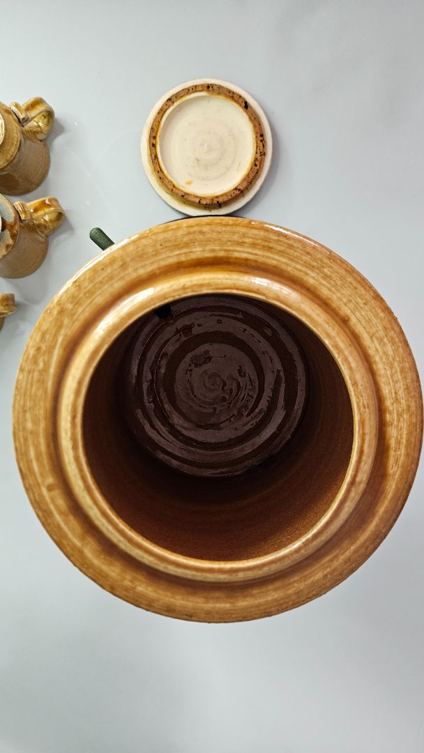Jug with screw-on spout and 5 cups (Vintage 1975), Mrs. Hedi Guðmundsdóttir