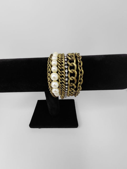 Vintage bracelet with pearls
