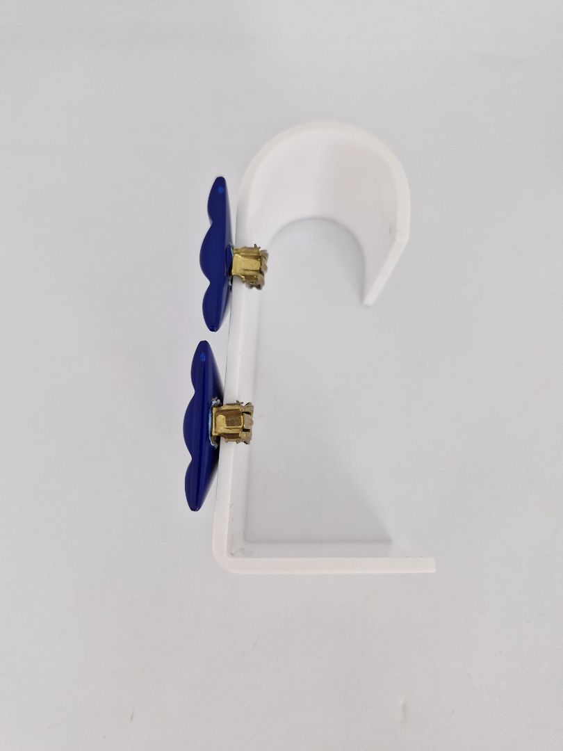 Triangular clip earrings