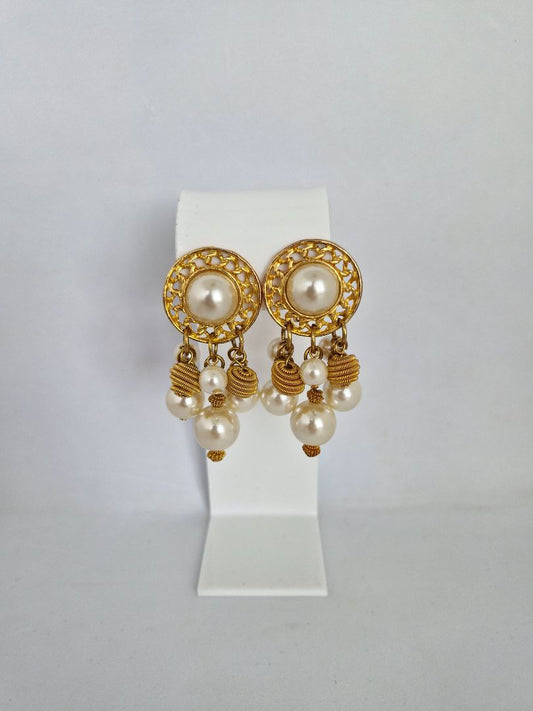 Earring clip
