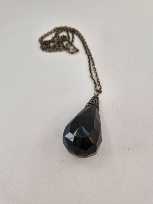 Long necklace with a large black stone