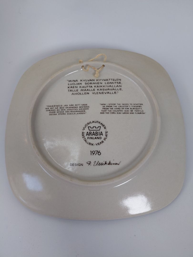 Vintage (1976) veggplatti úr Kalevala línunni, Arabia Finland