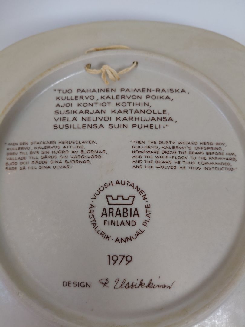 Vintage (1979) veggplatti úr Kalevala línunni, Arabia Finland