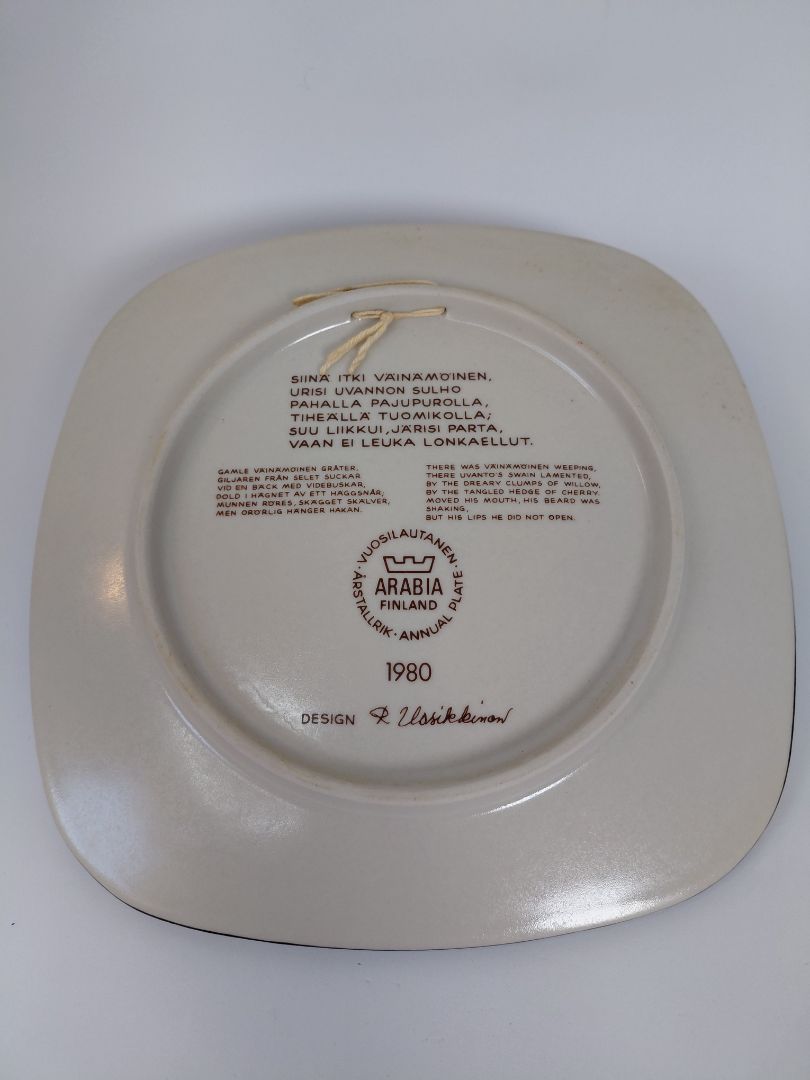 Vintage (1980) veggplatti úr Kalevala línunni, Arabia Finland