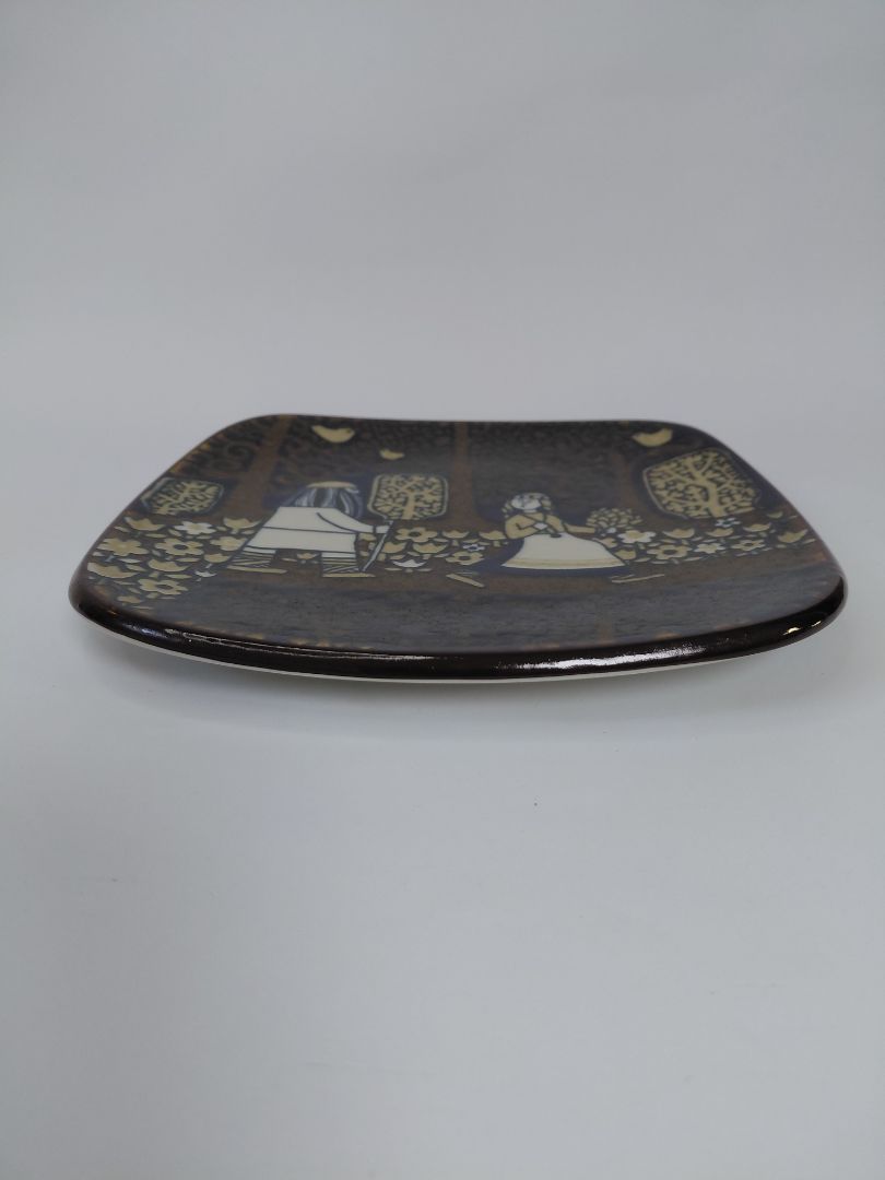 Vintage (1977) wall plate from the Kalevala line, Arabia Finland