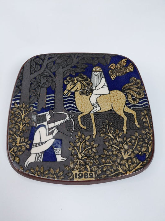 Vintage (1982) wall plate from the Kalevala line, Arabia Finland