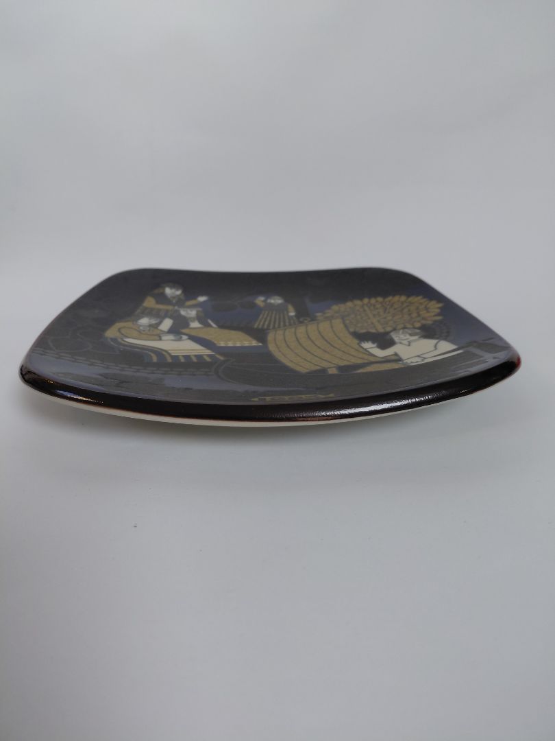 Vintage (1983) wall plate from the Kalevala line, Arabia Finland