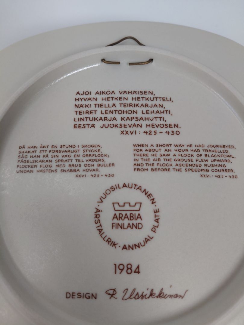 Vintage (1984) wall plate from the Kalevala line, Arabia Finland