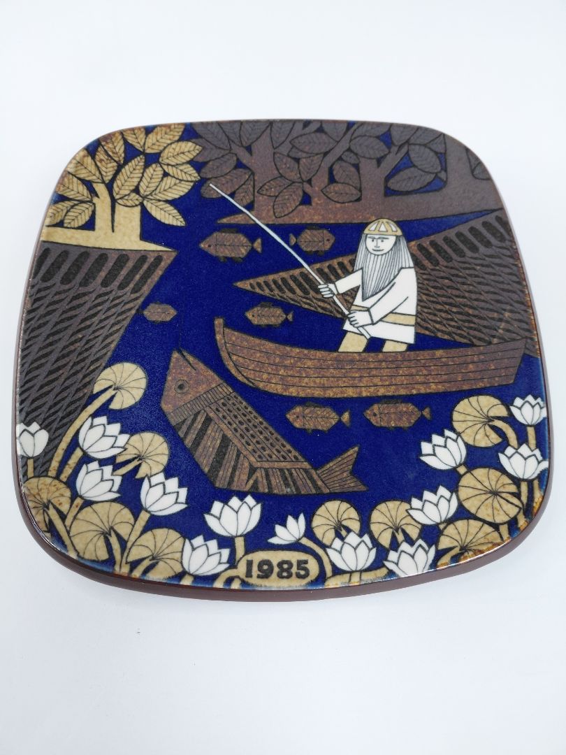 Vintage (1985) wall plate from the Kalevala line, Arabia Finland