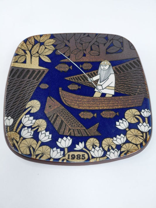 Vintage (1985) wall plate from the Kalevala line, Arabia Finland