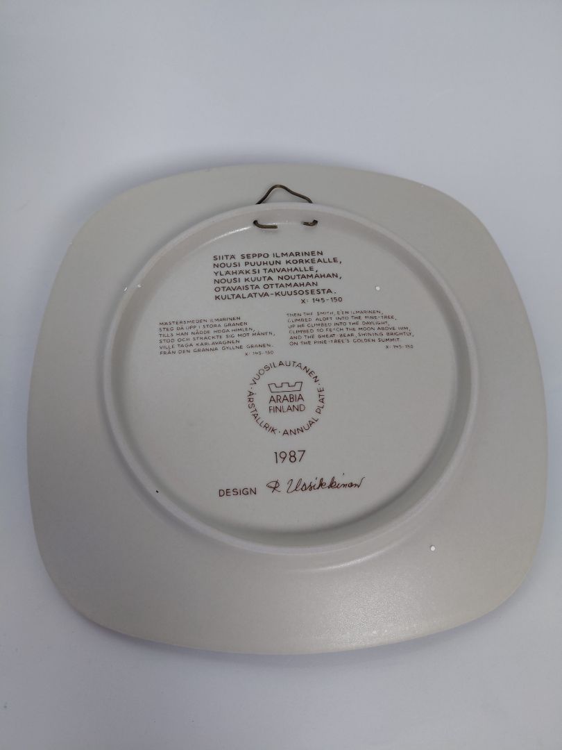Vintage (1987) wall plate from the Kalevala line, Arabia Finland