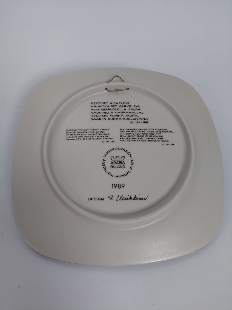 Vintage (1989) wall plate from the Kalevala line, Arabia