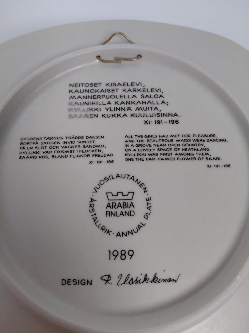 Vintage (1989) wall plate from the Kalevala line, Arabia
