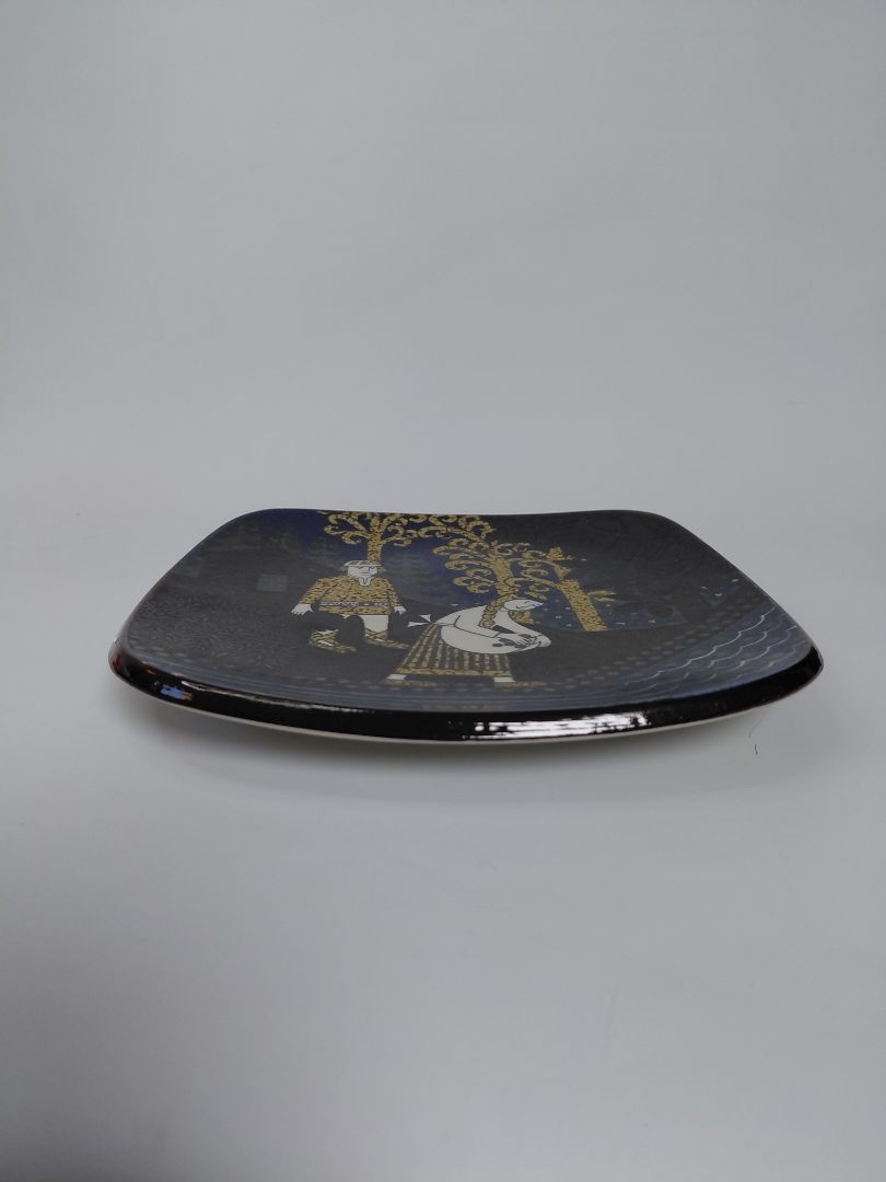 Vintage (1990) wall plate from the Kalevala line, Arabia Finland