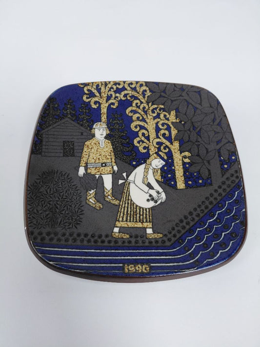 Vintage (1990) wall plate from the Kalevala line, Arabia Finland