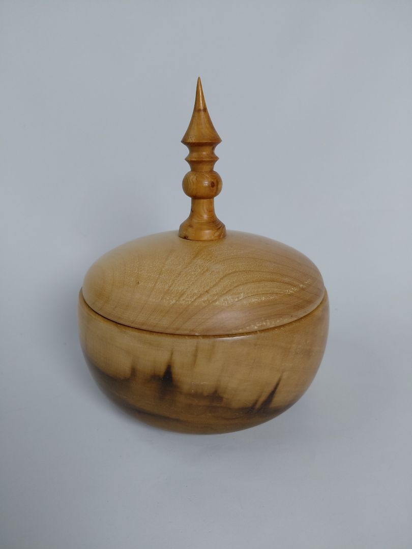Wooden bowl with lid (unused), Woodcarving by Sigurbjarn Guðnason