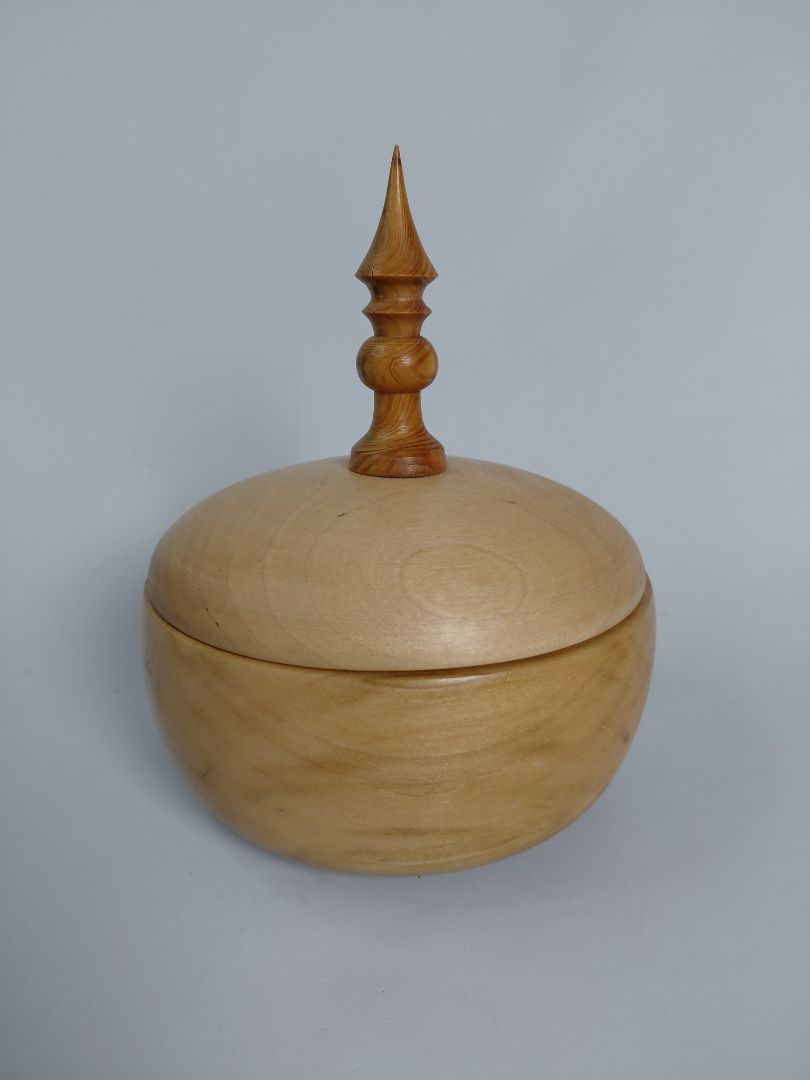 Wooden bowl with lid (unused), Woodcarving by Sigurbjarn Guðnason