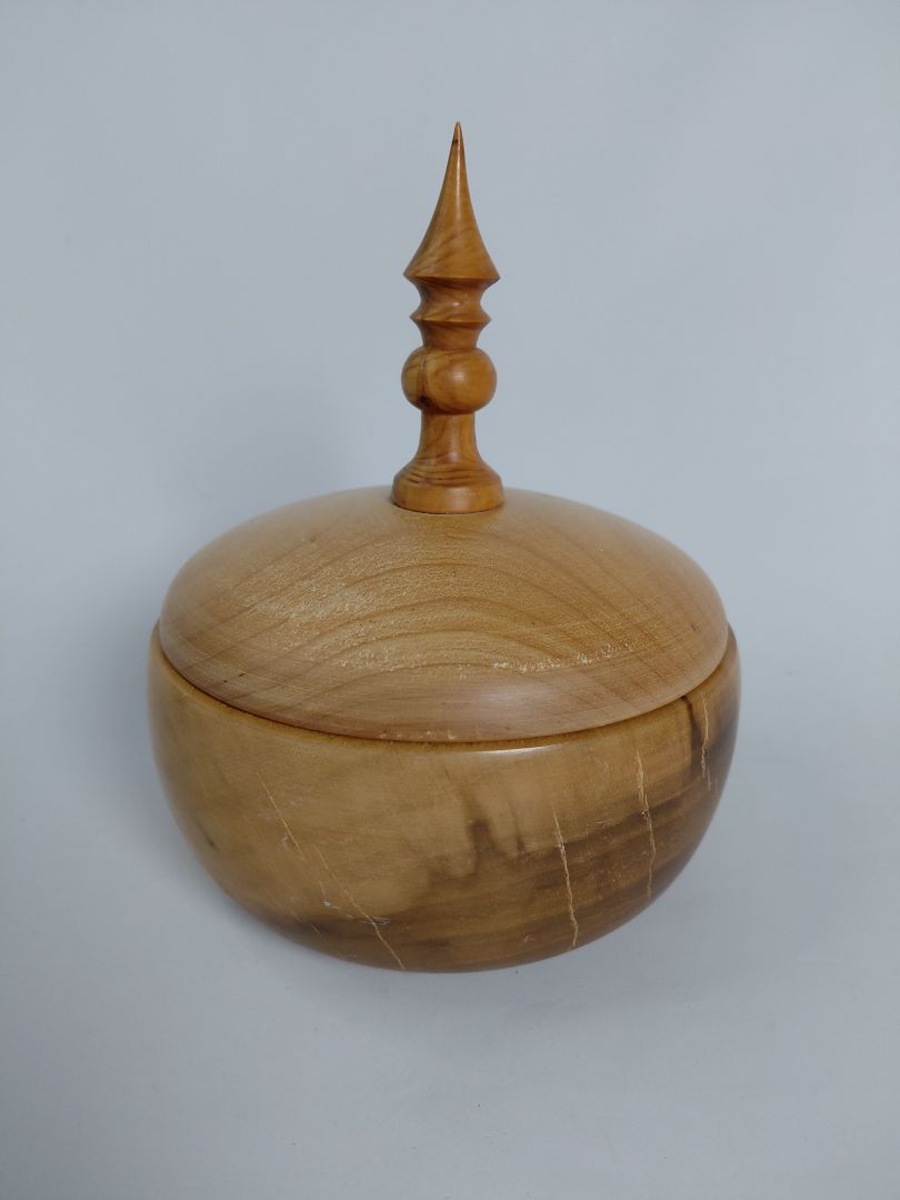 Wooden bowl with lid (unused), Woodcarving by Sigurbjarn Guðnason