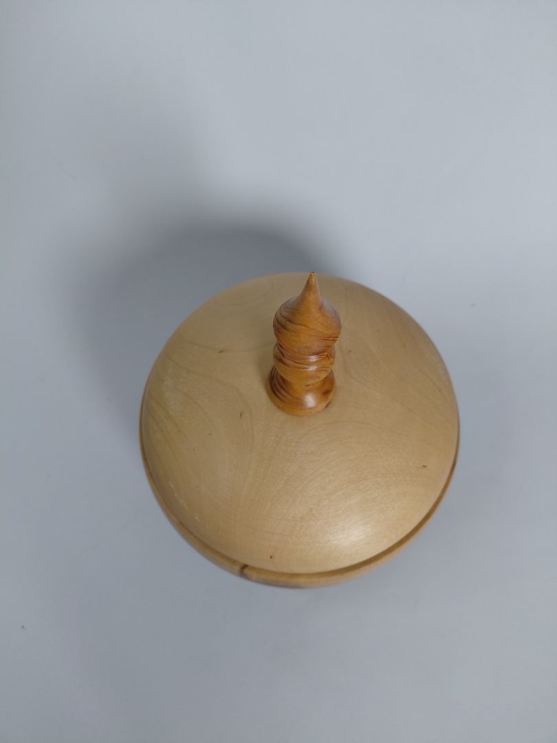 Wooden bowl with lid (unused), Woodcarving by Sigurbjarn Guðnason