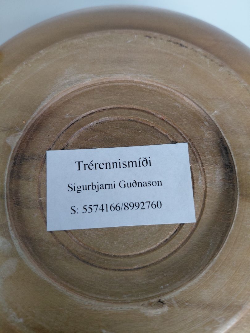 Wooden bowl with lid (unused), Woodcarving by Sigurbjarn Guðnason