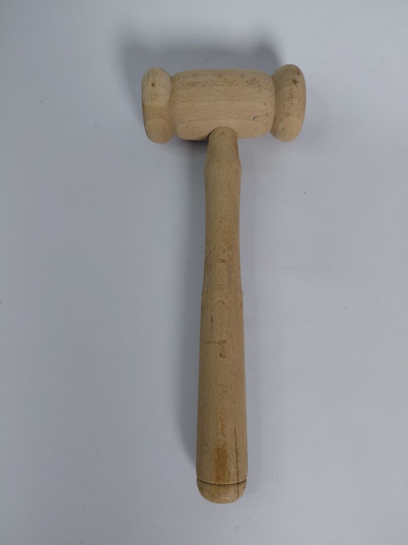 Lightweight wooden buff hammer