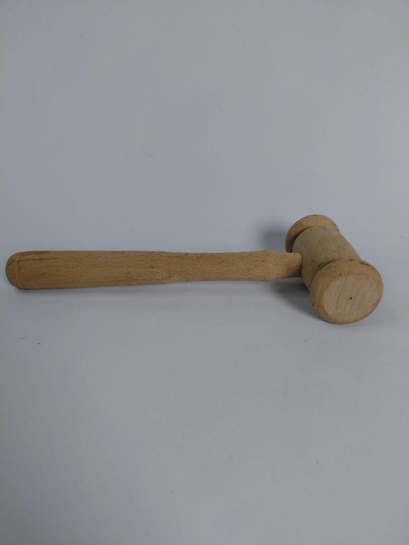 Lightweight wooden buff hammer