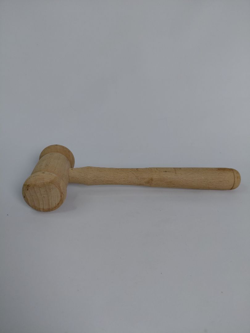 Lightweight wooden buff hammer
