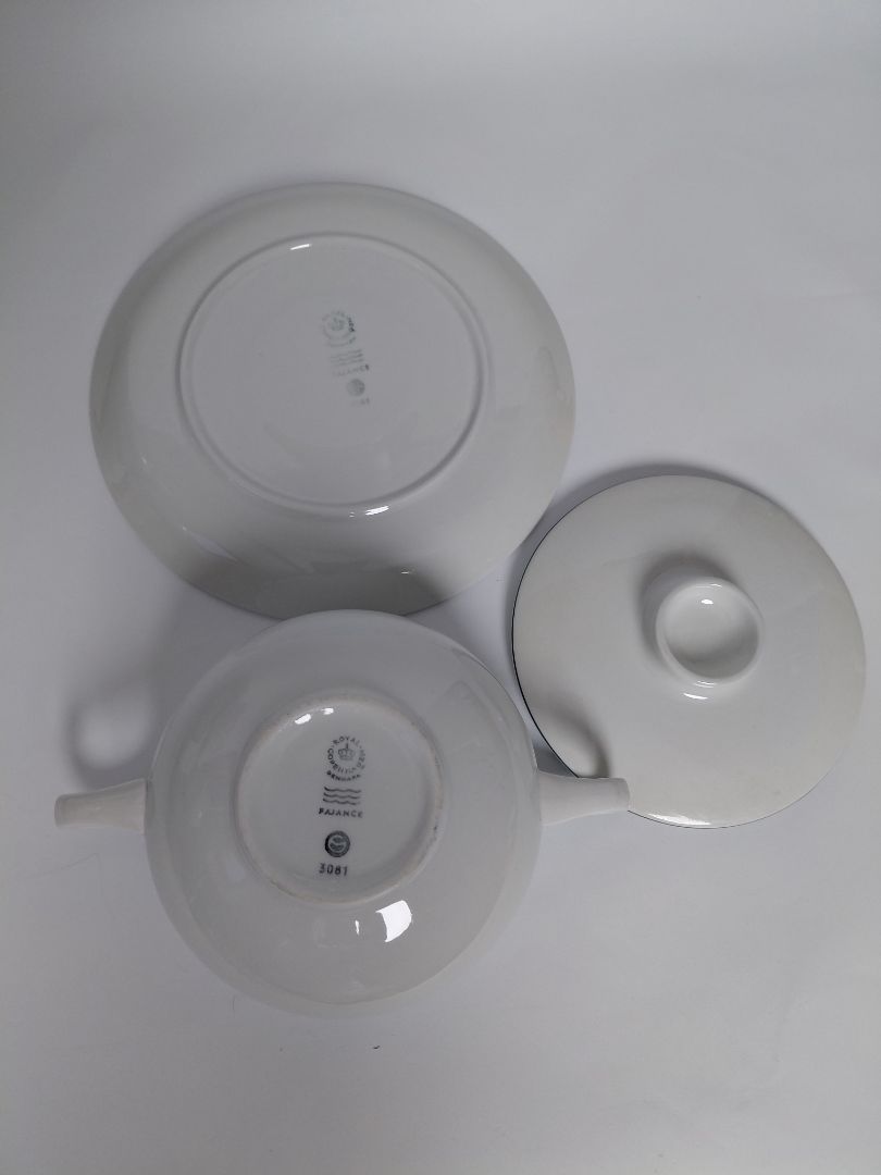 Blåkant soup bowl with lid and saucer (1965), Royal Copenhagen Grethe Meyer