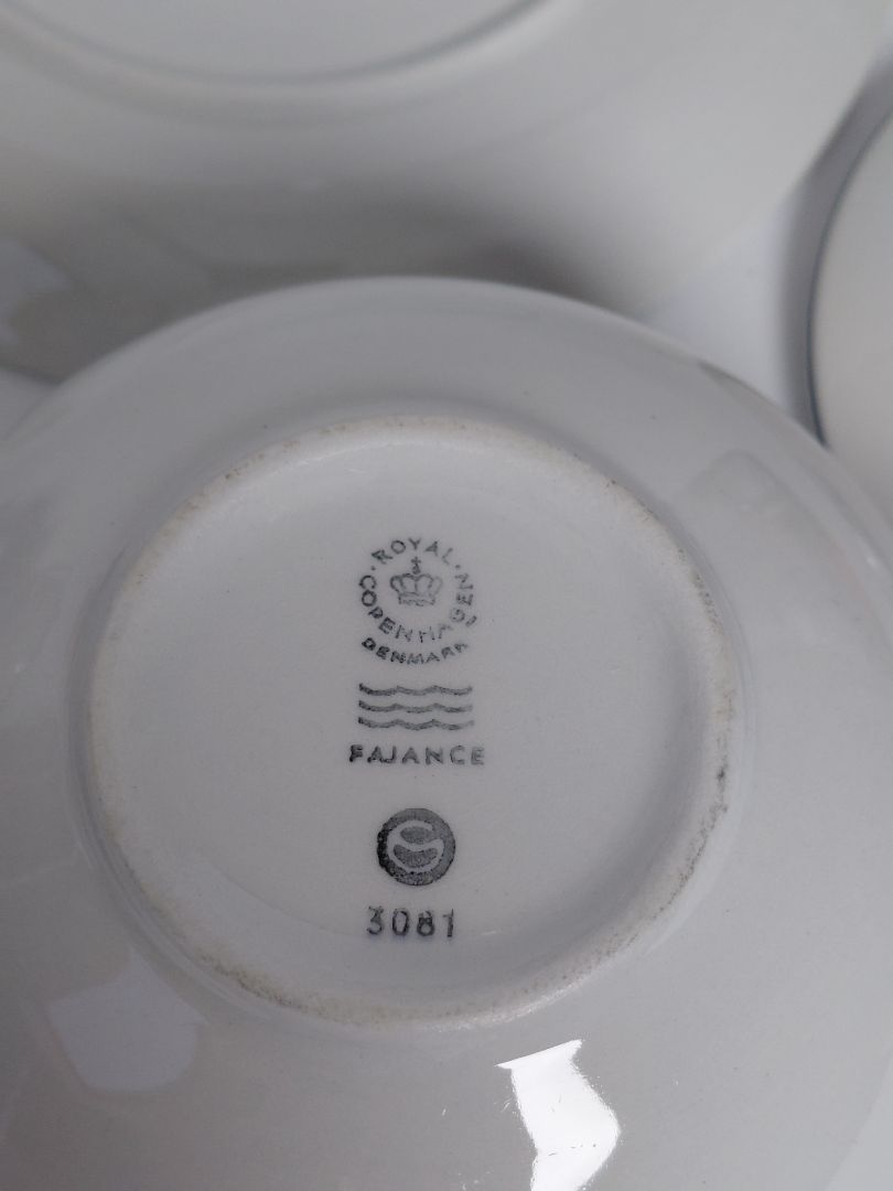 Blåkant soup bowl with lid and saucer (1965), Royal Copenhagen Grethe Meyer