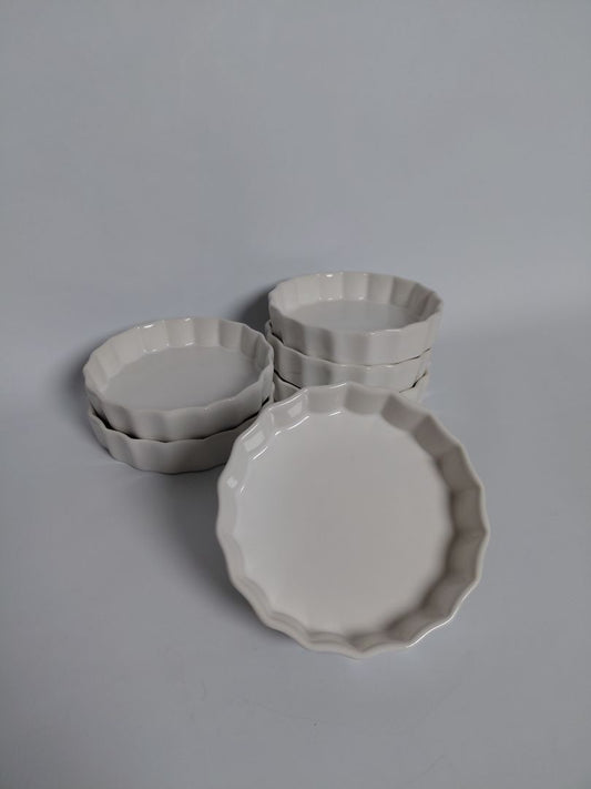 Cremé brulée dishes, Tablecloth