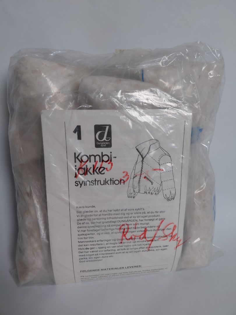 Vintage (1970s) sewing kit down jacket (unused), Dungården sewing kit