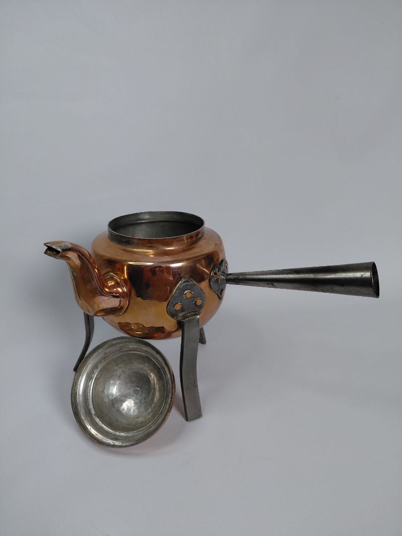 Vintage (1960s) copper tea kettle on a tripod, Smedjan