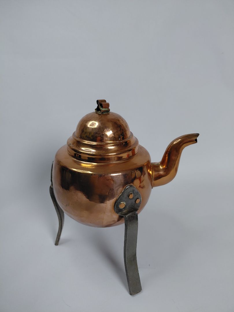 Vintage (1960s) copper tea kettle on a tripod, Smedjan
