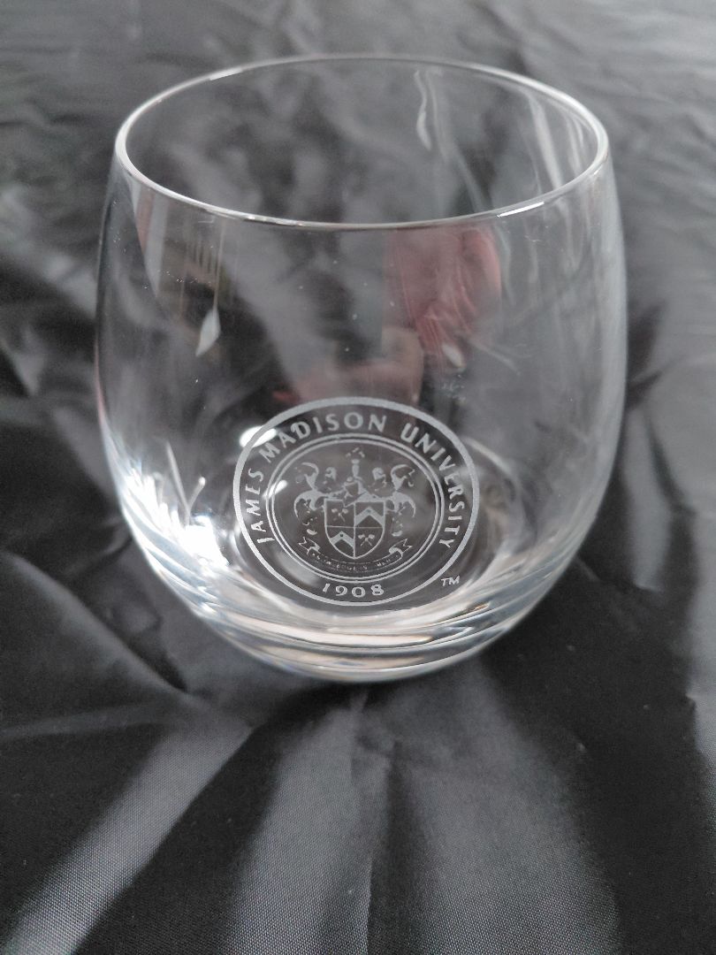 Vínglös 3 stk (hæð 9 cm), James Madison University 1908