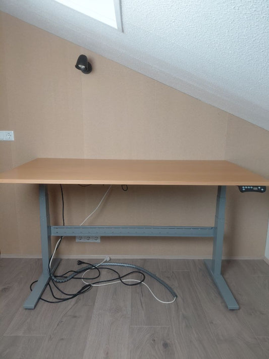 Rafmagnsskrifborð, upphækkanlegt