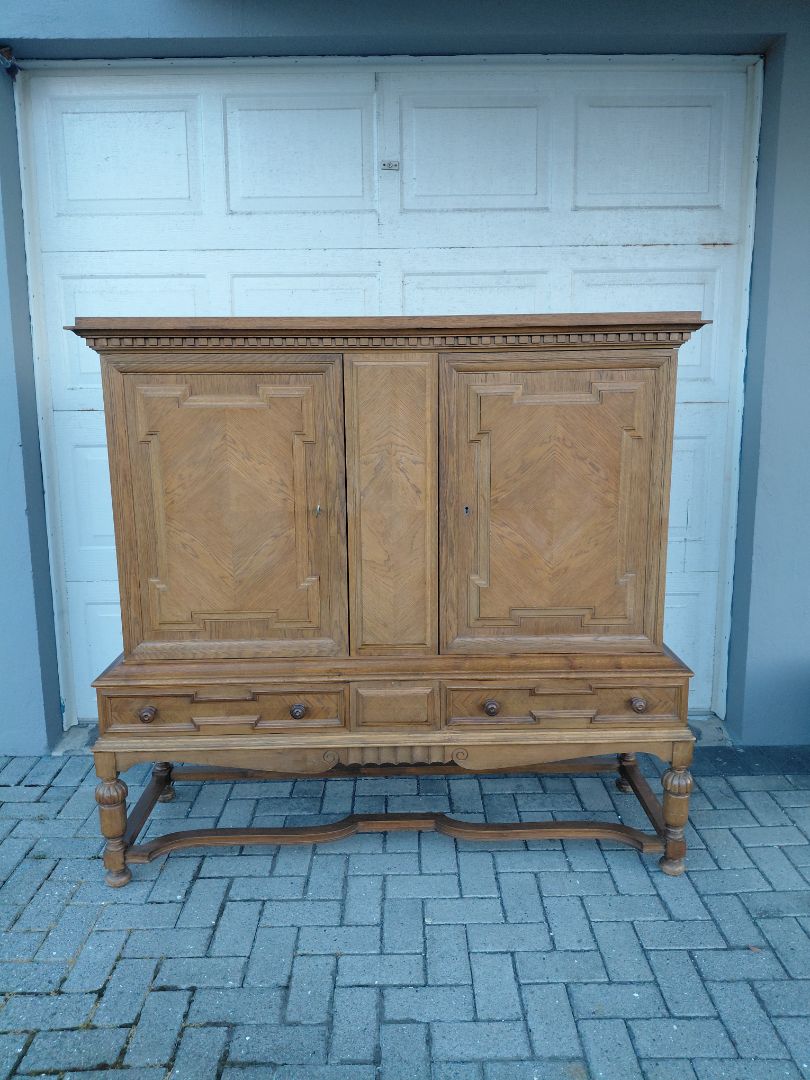 Vintage (1945) Danish cabinet in Jacobsen style with a beautiful history, C. Høybye &amp; son furniture establishment