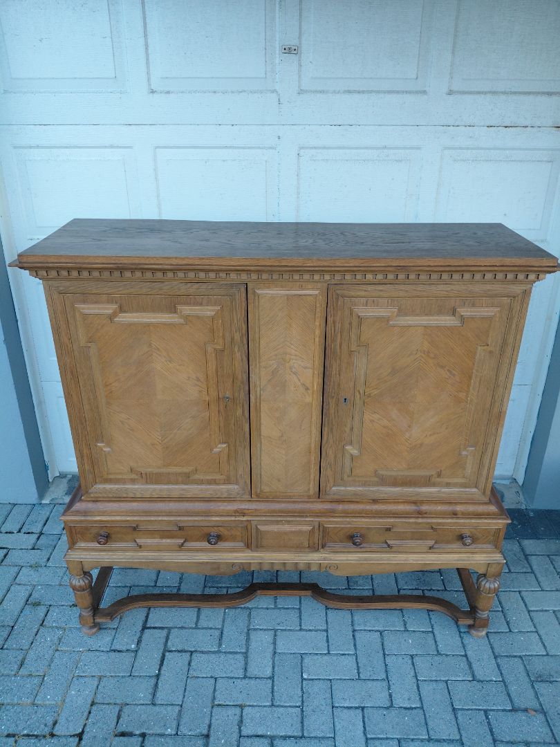 Vintage (1945) Danish cabinet in Jacobsen style with a beautiful history, C. Høybye &amp; son furniture establishment