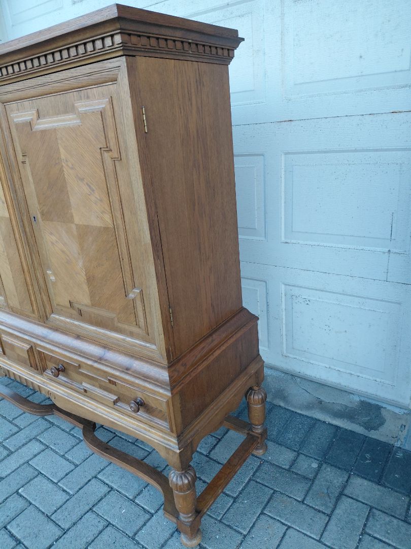 Vintage (1945) Danish cabinet in Jacobsen style with a beautiful history, C. Høybye &amp; son furniture establishment