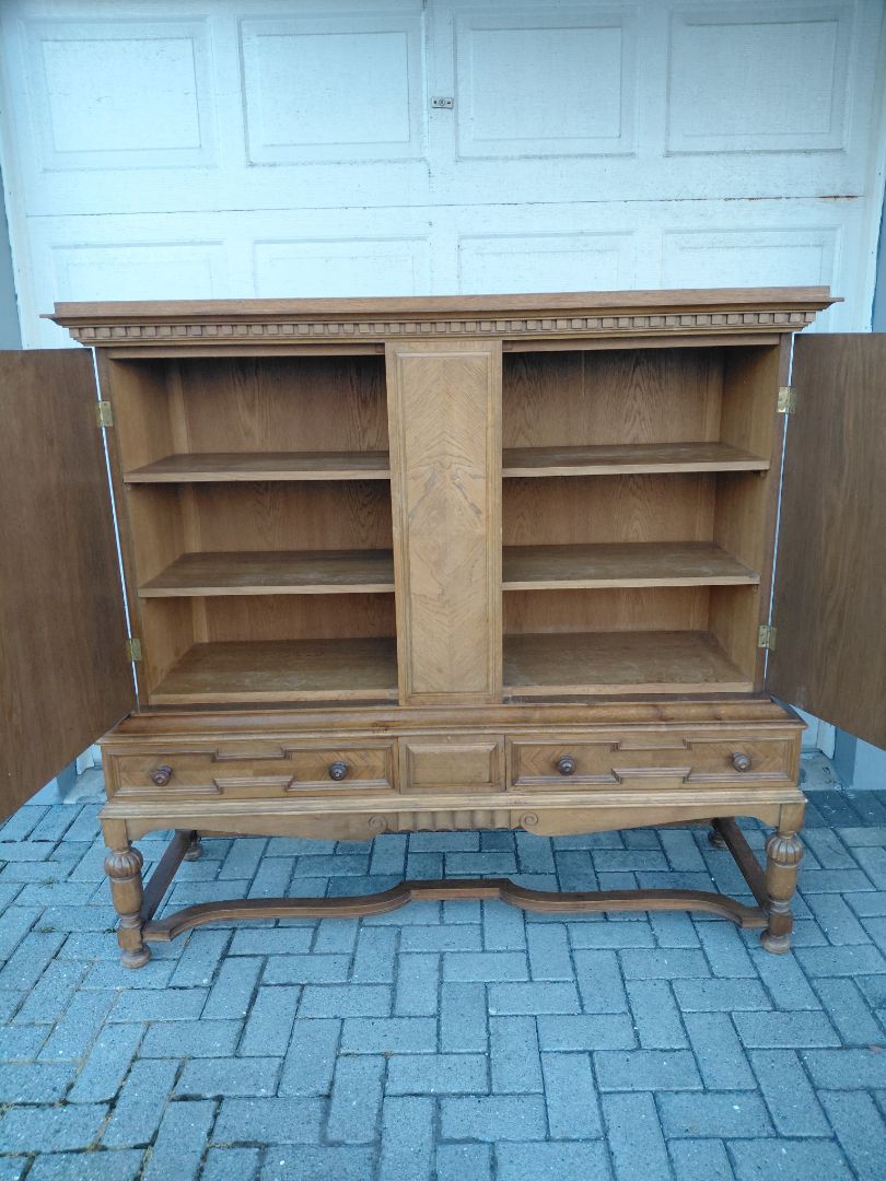 Vintage (1945) Danish cabinet in Jacobsen style with a beautiful history, C. Høybye &amp; son furniture establishment
