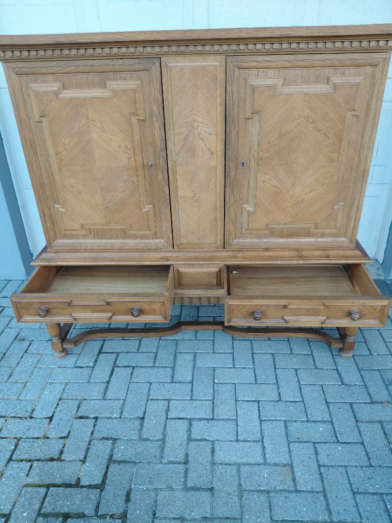 Vintage (1945) Danish cabinet in Jacobsen style with a beautiful history, C. Høybye &amp; son furniture establishment